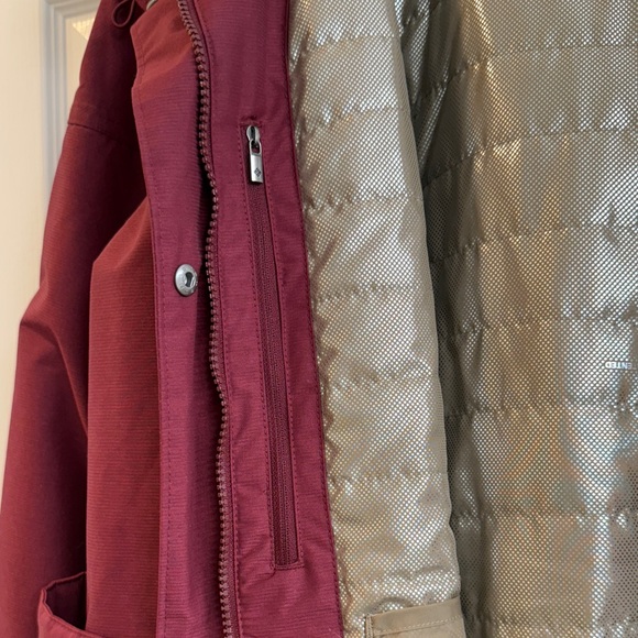 Columbia Women's Carson Pass II Deep Red Wine Jacket - Picture 9 of 10